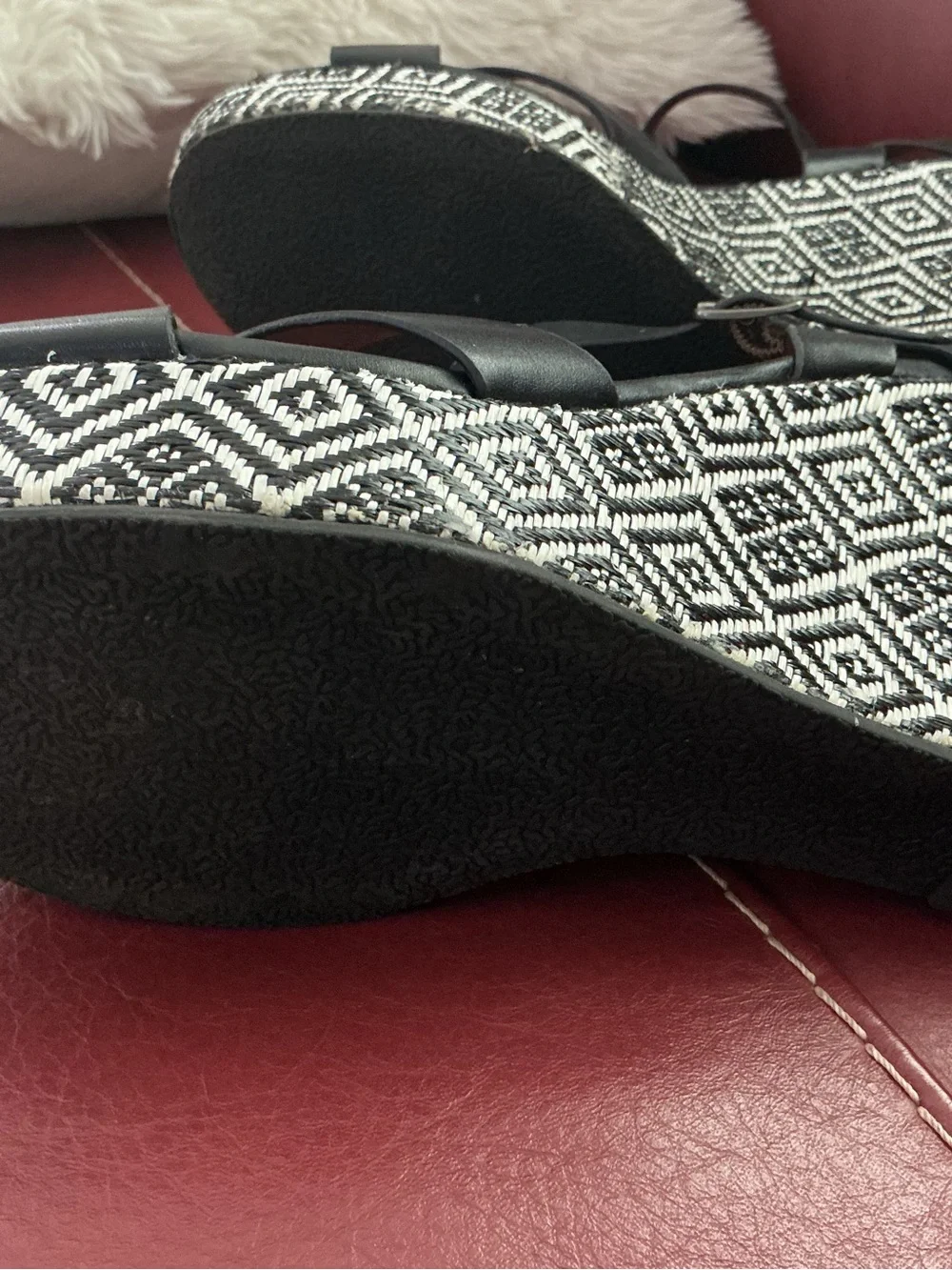 Womens Wedge Sandals in Aztec ish Pattern like NEW by MUDD Size 9